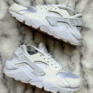 Nike Women's Air Huarache Run White Size 7.5